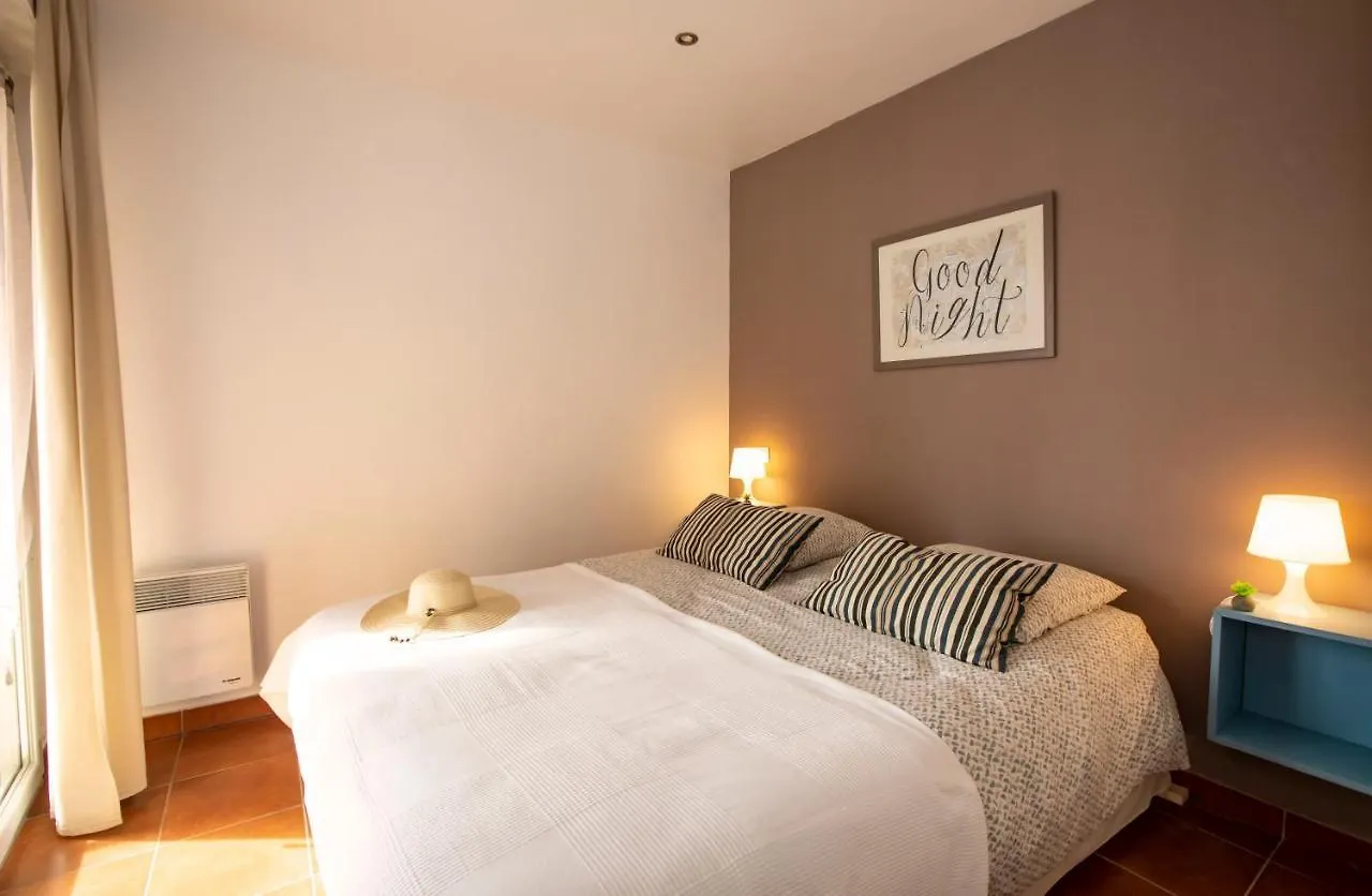 Appartements Mistretta 33 Bouddha Zen 34 Arts Appart 44 Ny City 0*, Sainte-Maxime France